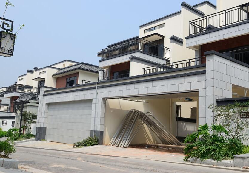 佛山順德碧桂園銀灰色車庫(kù)門(mén)工程案例